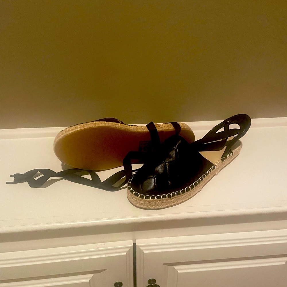 Comfortable Flats, faux leather tie around ankle